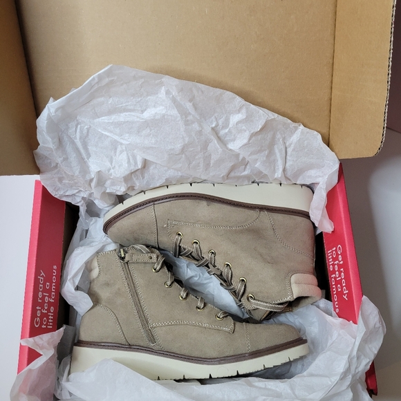 Dr. Scholl's Women's Ankle Boots - Picture 7 of 8